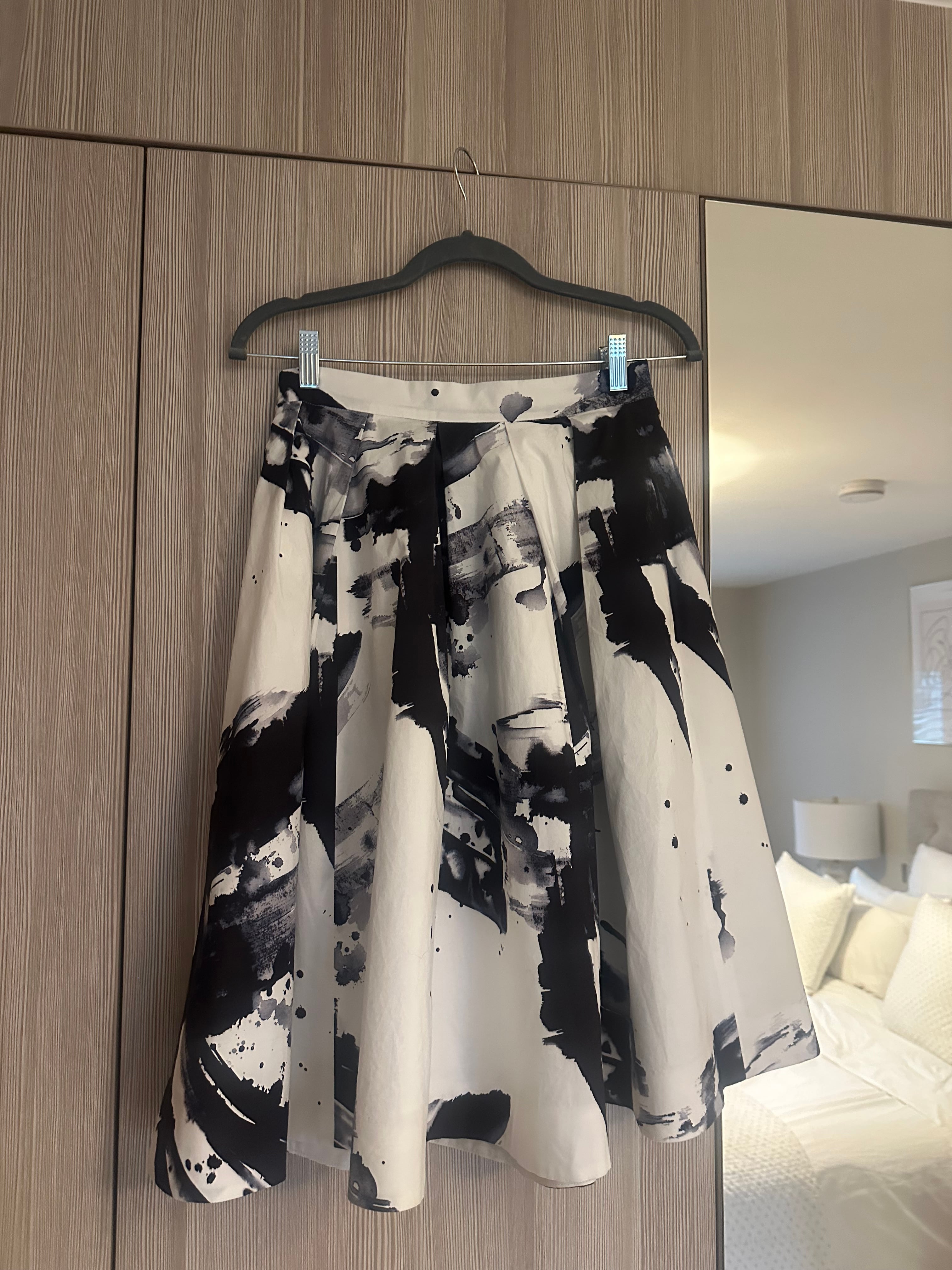 Karen Millen skirt - size 8 - Image 1