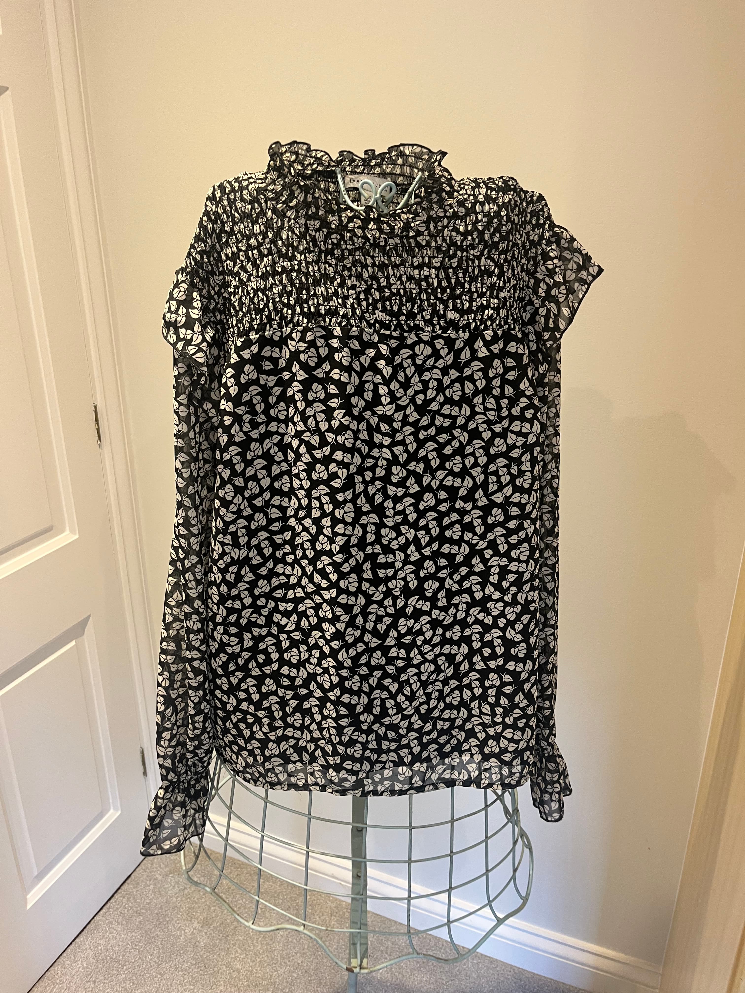 Ladies blouse | size 14
