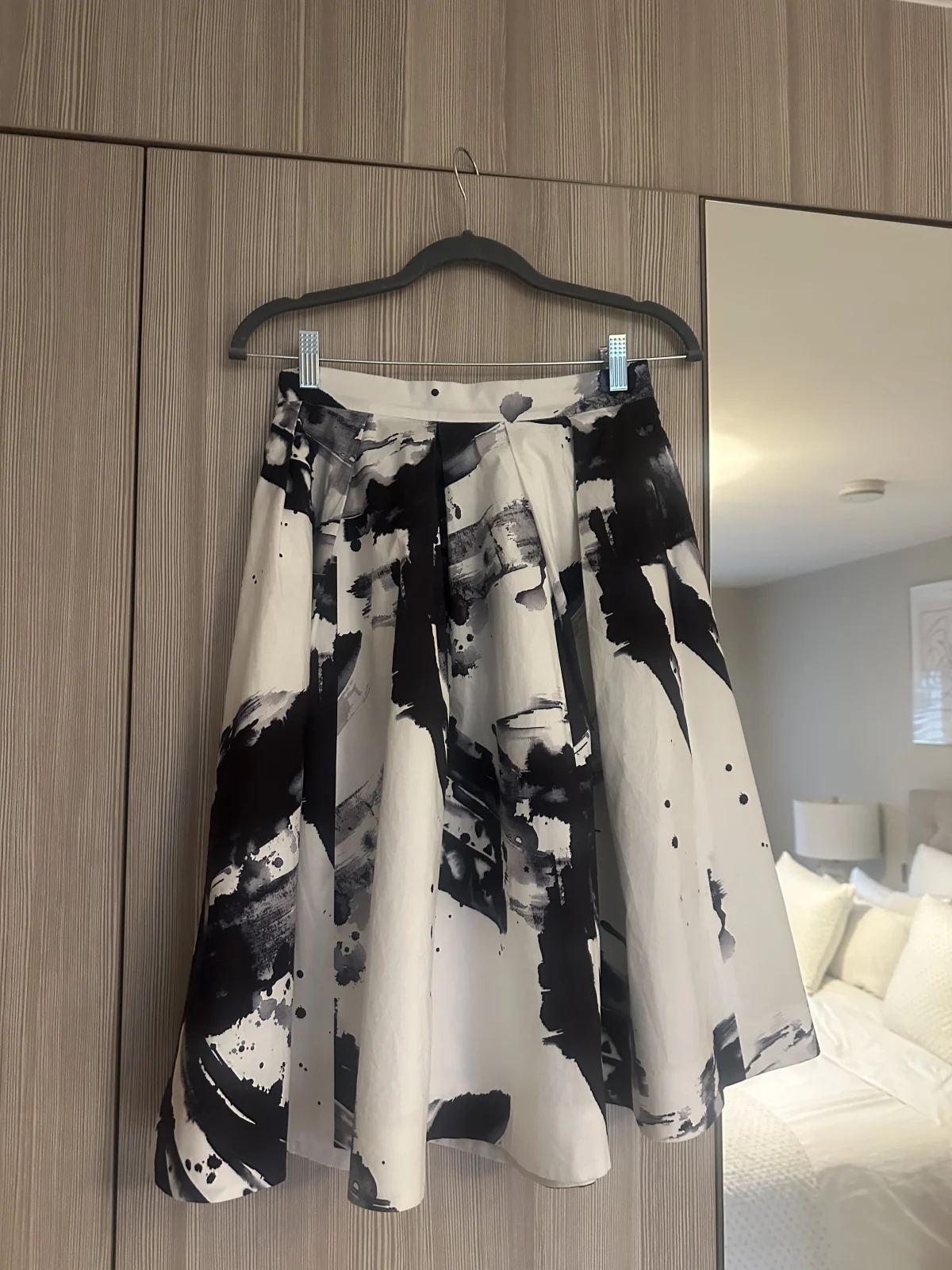Karen Millen skirt - size 8 - Image 1
