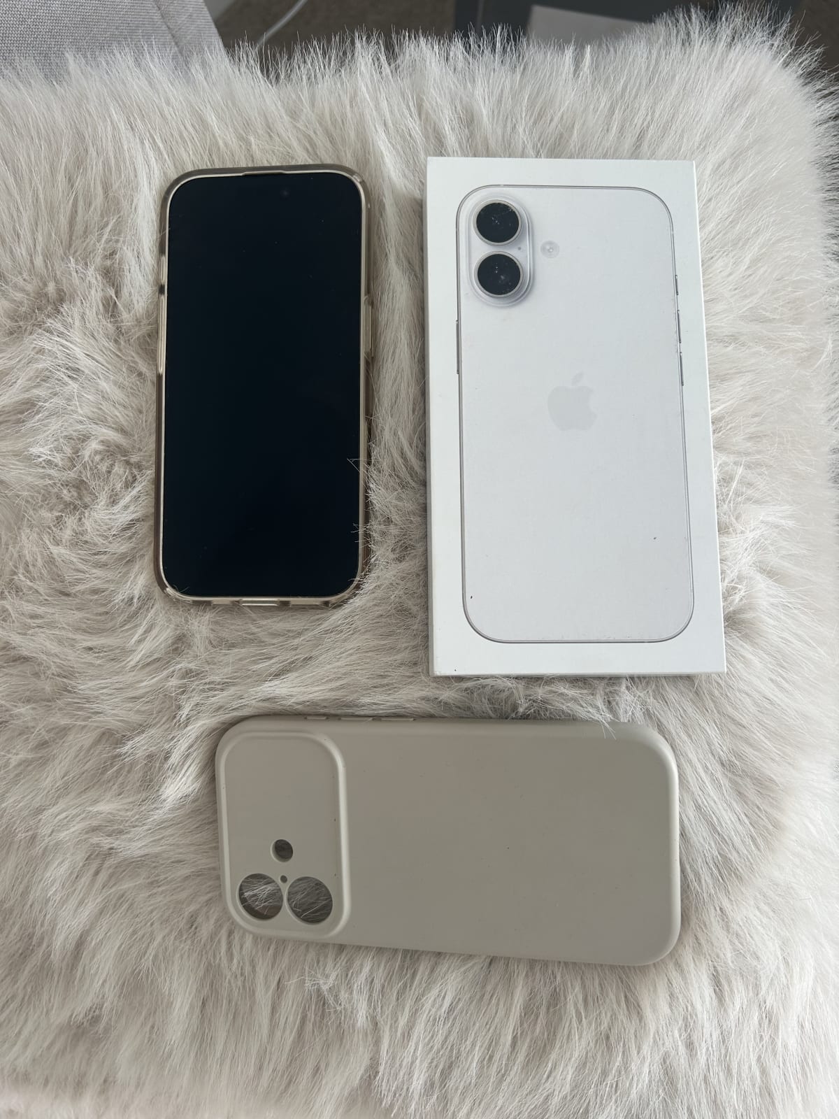 iPhone 17 256GB White - Excellent Condition - Image 1