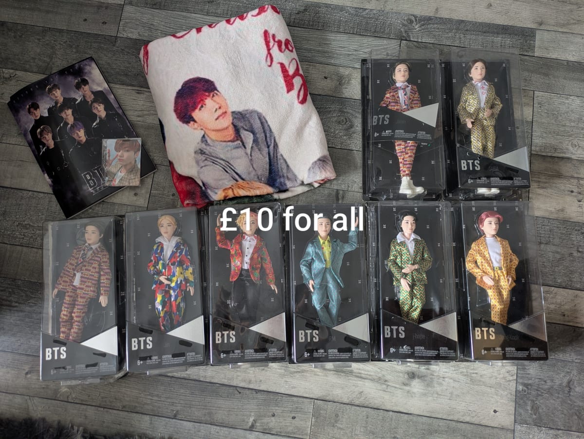 BTS memorabilia, cuddly toys - Image 1