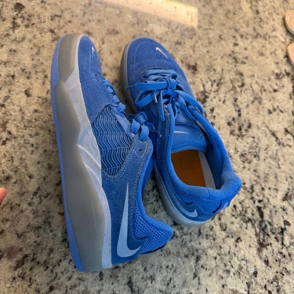 Nike sneakers size 6.5
