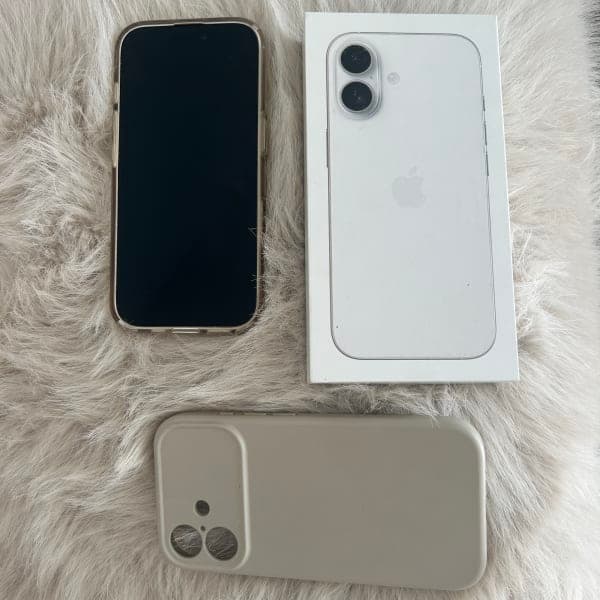 iPhone 17 256GB White - Excellent Condition