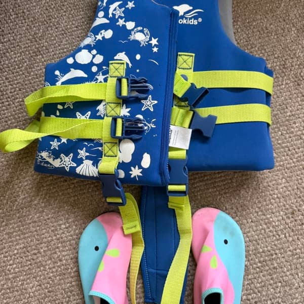 Gogokids Swim Vest, Ages 6–9 & Water Shoes